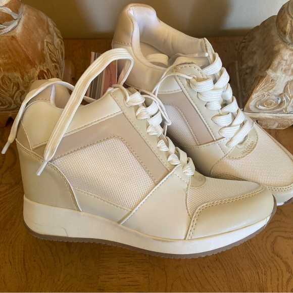 Serra Womens Tan White Color Block Wedge Heel High-Top Sneakers NWT Multiple SZs - Picture 2 of 14